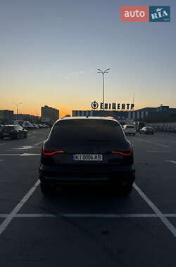 Внедорожник / Кроссовер Audi Q7 2012 в 