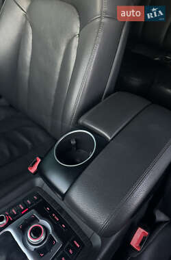 Внедорожник / Кроссовер Audi Q7 2012 в 