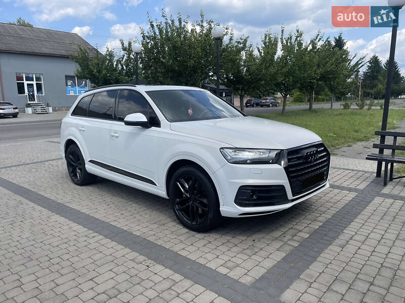 Внедорожник / Кроссовер Audi Q7 2018 в 