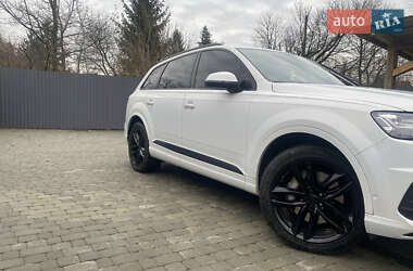 Внедорожник / Кроссовер Audi Q7 2018 в 