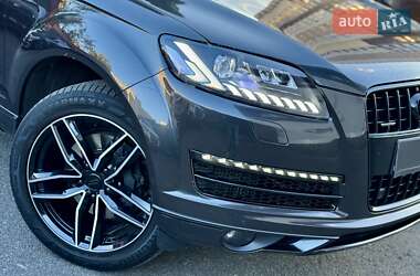 Позашляховик / Кросовер Audi Q7 2013 в 