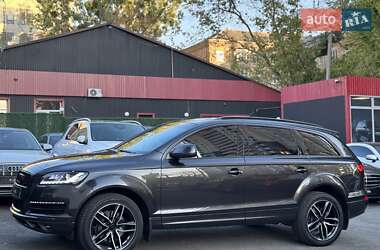 Позашляховик / Кросовер Audi Q7 2013 в 