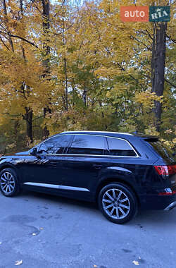 Позашляховик / Кросовер Audi Q7 2017 в 