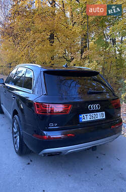 Позашляховик / Кросовер Audi Q7 2017 в 