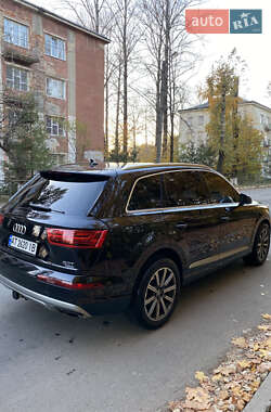Позашляховик / Кросовер Audi Q7 2017 в 