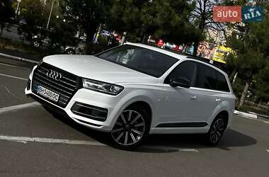 Внедорожник / Кроссовер Audi Q7 2017 в 