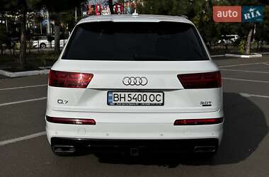 Внедорожник / Кроссовер Audi Q7 2017 в 