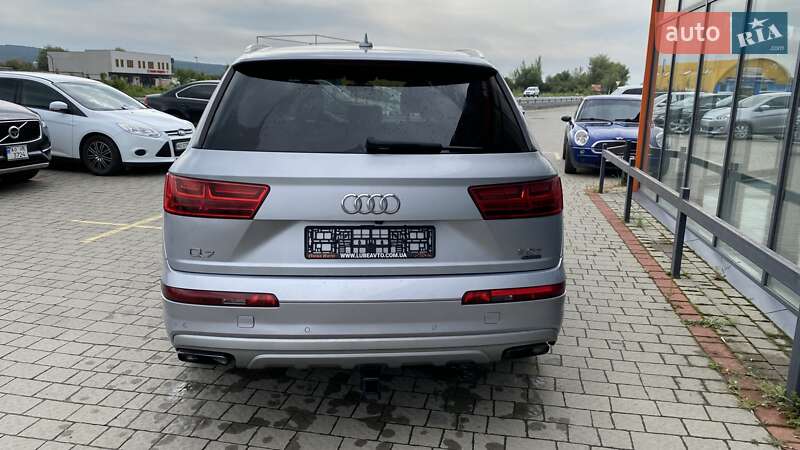 Позашляховик / Кросовер Audi Q7 2016 в Ужгороді