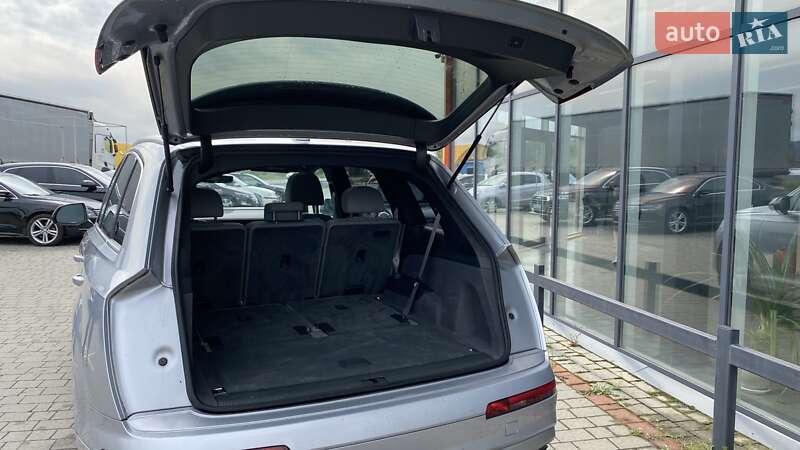 Позашляховик / Кросовер Audi Q7 2016 в Ужгороді