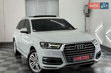 Позашляховик / Кросовер Audi Q7 2018 в 