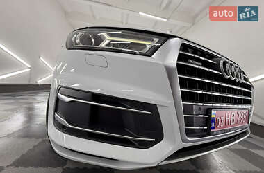 Позашляховик / Кросовер Audi Q7 2018 в 