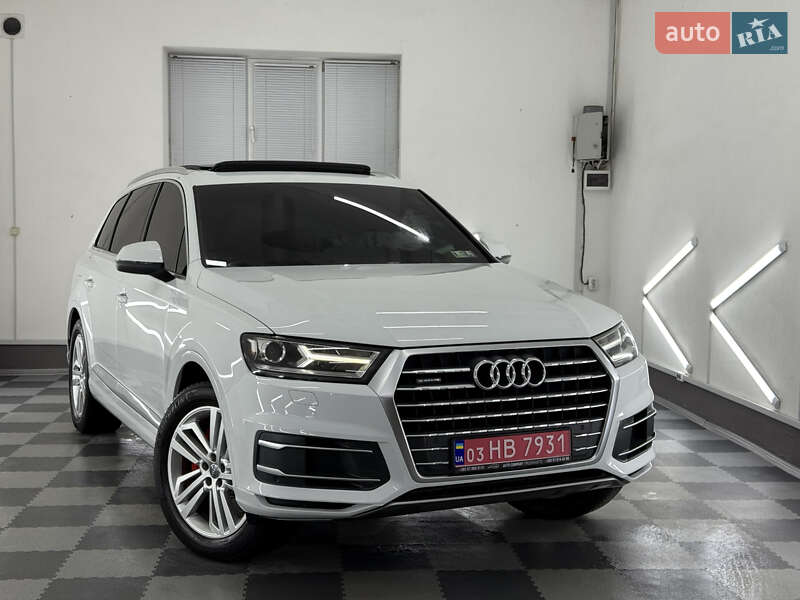 Позашляховик / Кросовер Audi Q7 2018 в 
