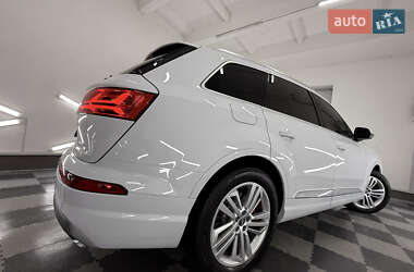 Позашляховик / Кросовер Audi Q7 2018 в 