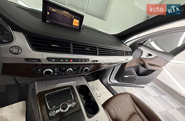 Позашляховик / Кросовер Audi Q7 2018 в 
