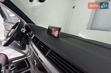 Позашляховик / Кросовер Audi Q7 2018 в 
