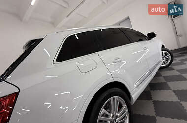 Позашляховик / Кросовер Audi Q7 2018 в 
