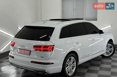 Позашляховик / Кросовер Audi Q7 2018 в 