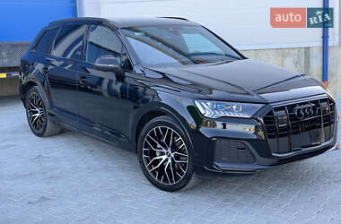 Позашляховик / Кросовер Audi Q7 2023 в 