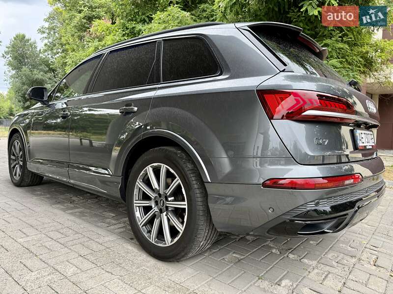Позашляховик / Кросовер Audi Q7 2021 в Дніпрі