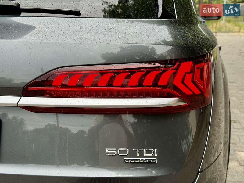 Позашляховик / Кросовер Audi Q7 2021 в Дніпрі