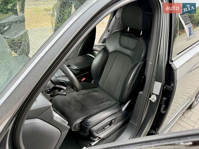Позашляховик / Кросовер Audi Q7 2021 в Дніпрі
