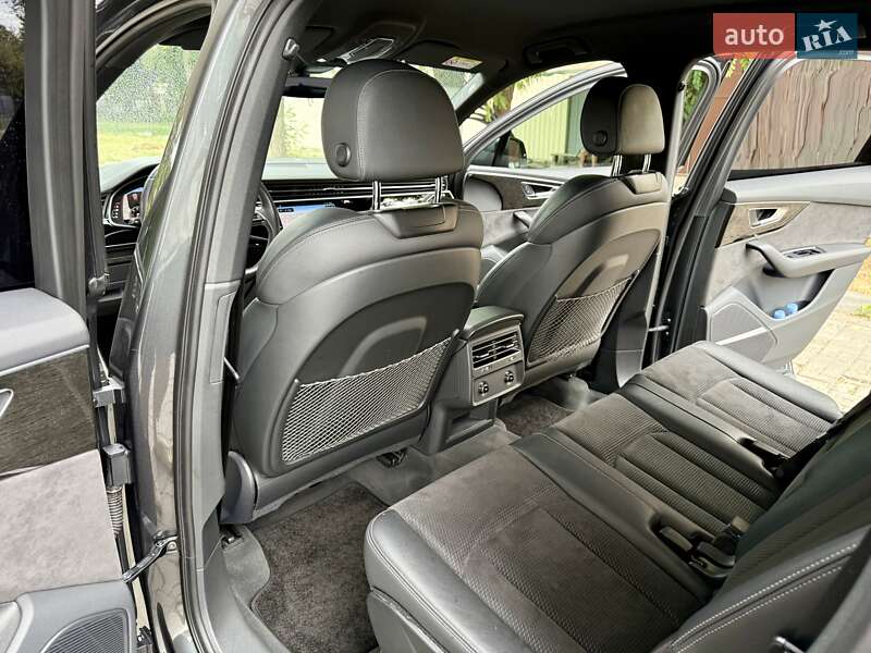 Позашляховик / Кросовер Audi Q7 2021 в Дніпрі