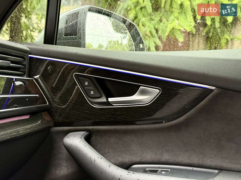 Позашляховик / Кросовер Audi Q7 2021 в Дніпрі