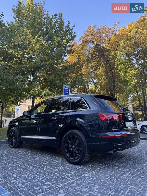 Внедорожник / Кроссовер Audi Q7 2016 в Днепре