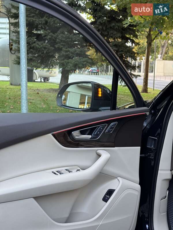 Внедорожник / Кроссовер Audi Q7 2016 в Днепре