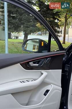Позашляховик / Кросовер Audi Q7 2016 в 