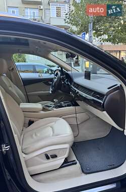Позашляховик / Кросовер Audi Q7 2016 в 