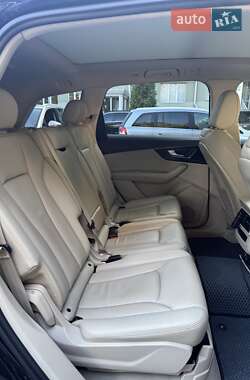 Позашляховик / Кросовер Audi Q7 2016 в 