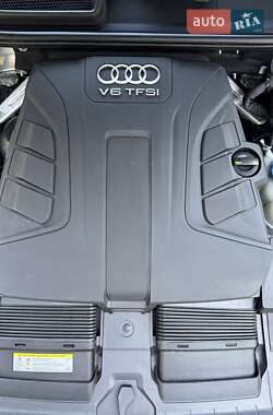Позашляховик / Кросовер Audi Q7 2016 в 