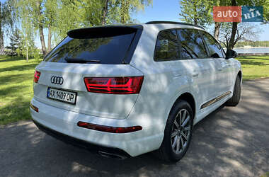 Позашляховик / Кросовер Audi Q7 2018 в 