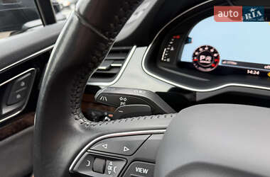 Позашляховик / Кросовер Audi Q7 2016 в 