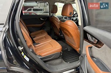 Позашляховик / Кросовер Audi Q7 2016 в 