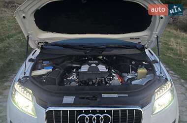 Внедорожник / Кроссовер Audi Q7 2015 в 