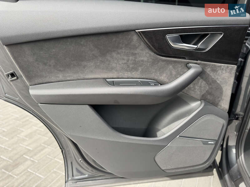 Позашляховик / Кросовер Audi Q7 2020 в Мукачевому