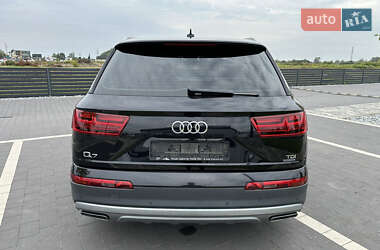 Внедорожник / Кроссовер Audi Q7 2015 в 