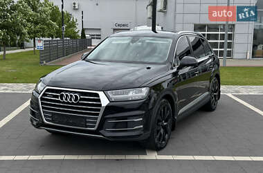 Внедорожник / Кроссовер Audi Q7 2015 в 