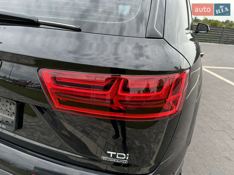Внедорожник / Кроссовер Audi Q7 2015 в Мукачево