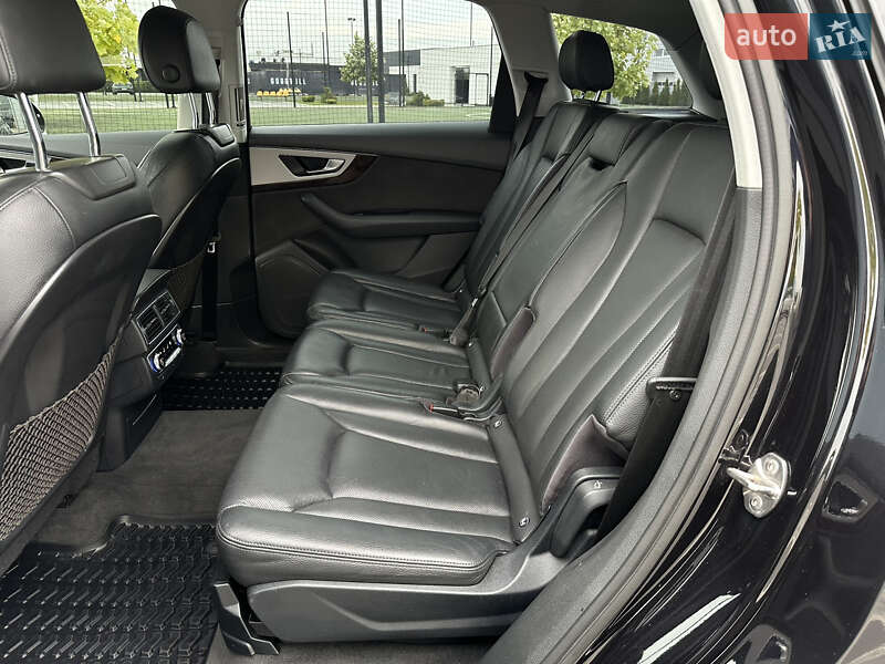 Внедорожник / Кроссовер Audi Q7 2015 в Мукачево