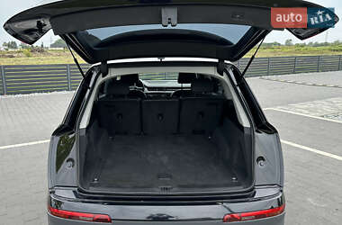 Внедорожник / Кроссовер Audi Q7 2015 в 
