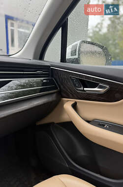 Внедорожник / Кроссовер Audi Q7 2021 в 