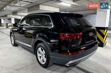 Позашляховик / Кросовер Audi Q7 2016 в 