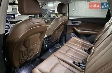 Позашляховик / Кросовер Audi Q7 2016 в 