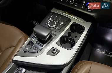 Позашляховик / Кросовер Audi Q7 2016 в 