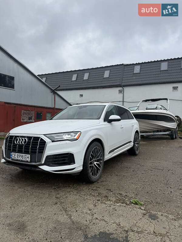 Внедорожник / Кроссовер Audi Q7 2021 в 