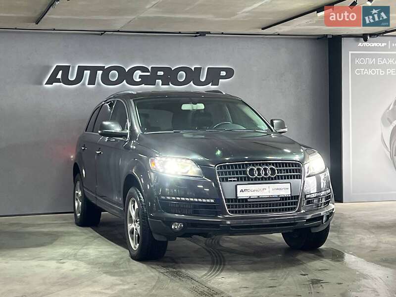 Внедорожник / Кроссовер Audi Q7 2015 в 
