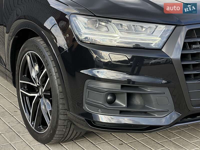 Позашляховик / Кросовер Audi Q7 2017 в Мукачевому